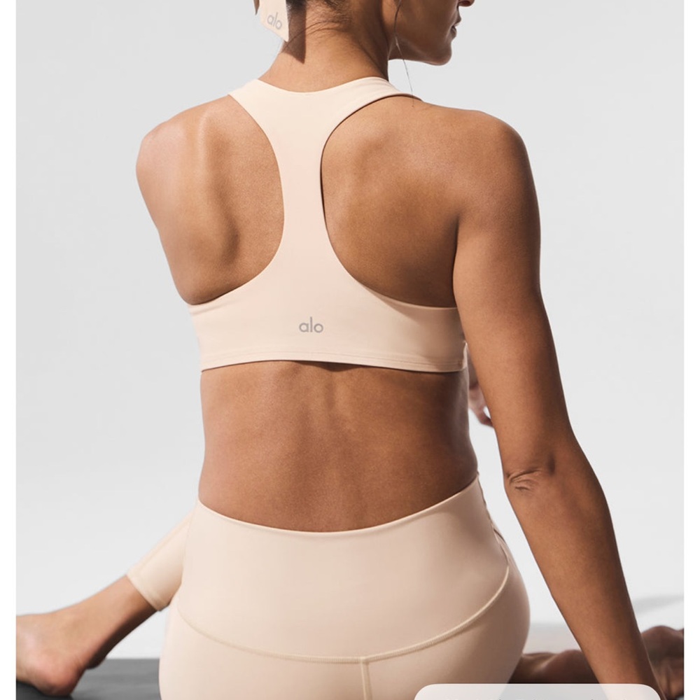 NWT Alo Airlift Racerback Macadamia Sport Bra